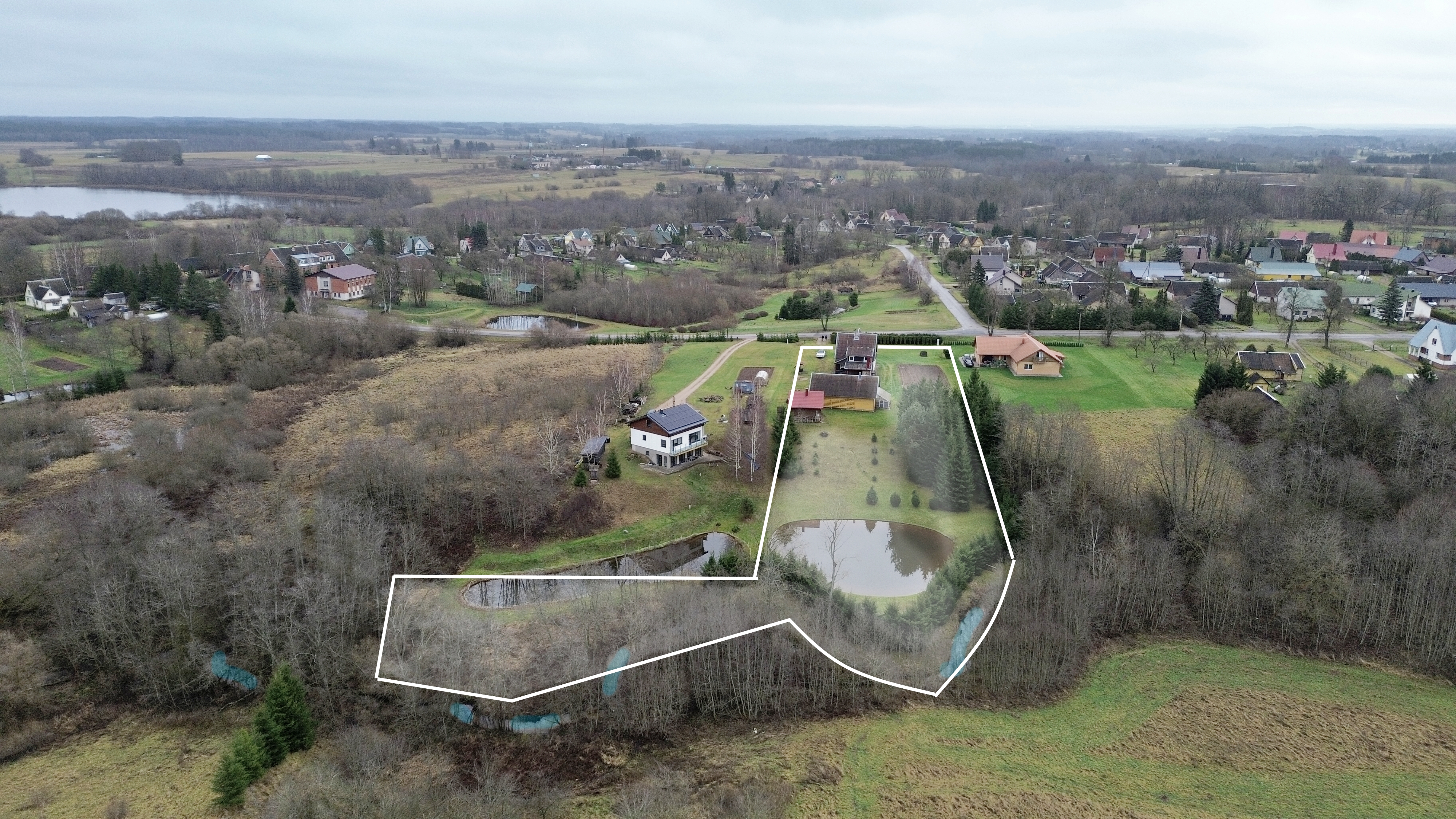 Utenos raj., Vyžuonų mstl., prie upės, parduodamas 106.01 kv.m ploto namas su tvenkiniu