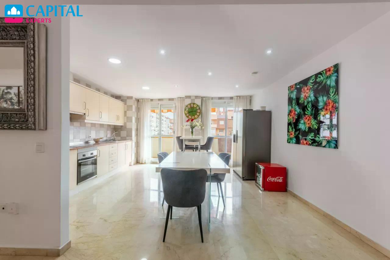 Ispanijoje, Andalūzijos reg., Fuengirola miesto centre, parduodamas 143 m² butas.