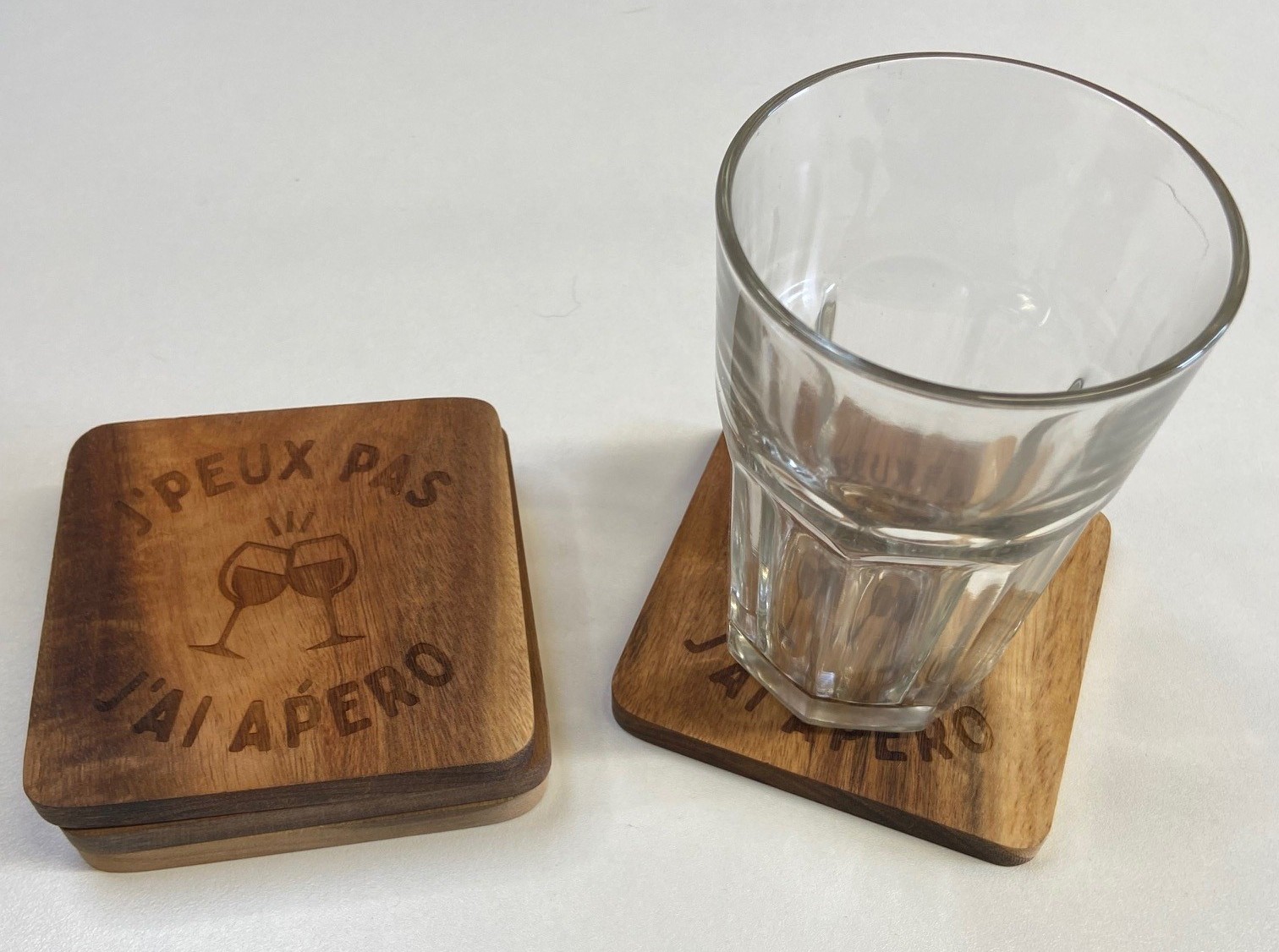 Sous-verres en bois "J'peux pas j'ai apéro"
