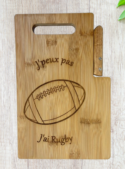 Planche à saucisson avec couteau