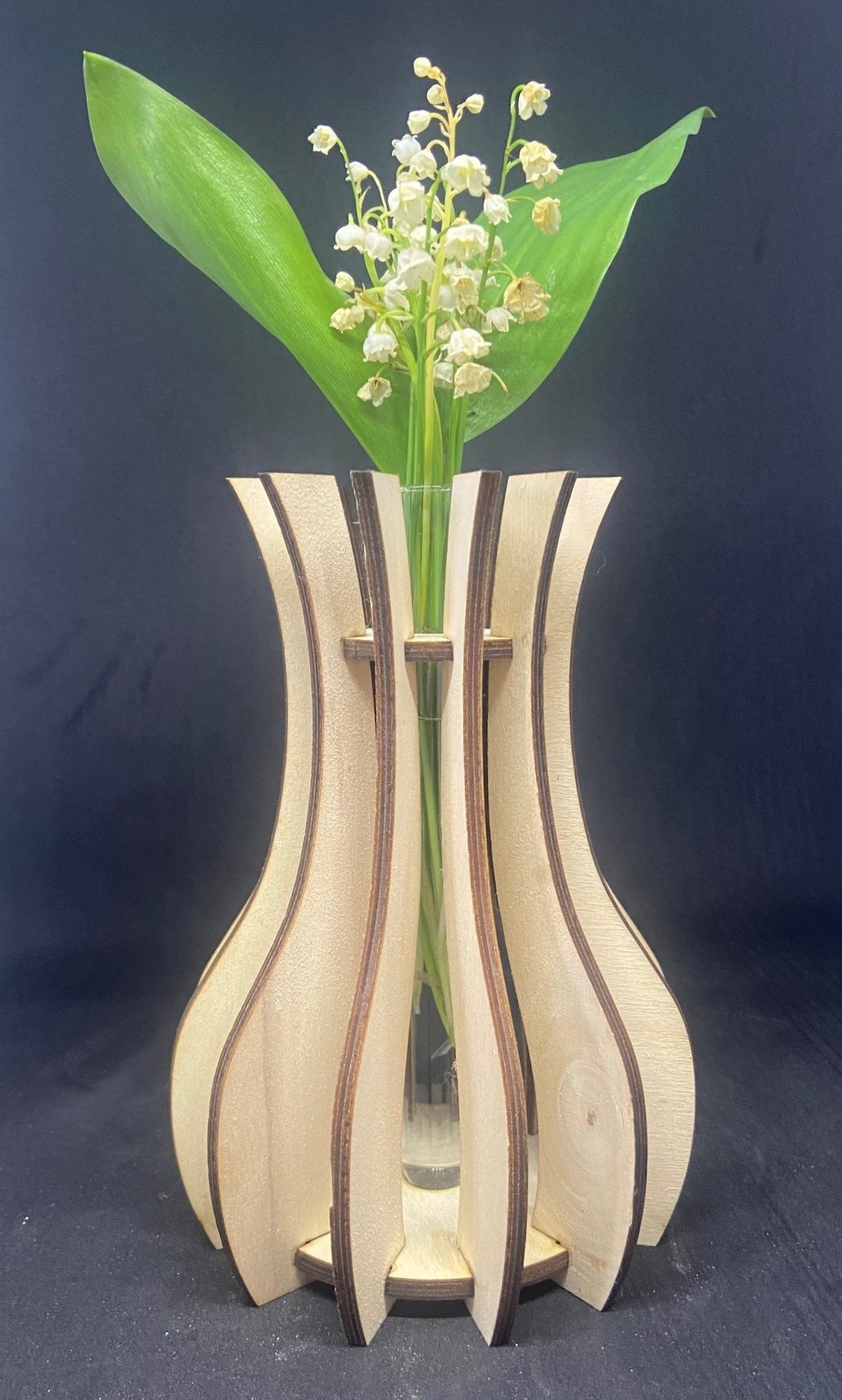 Spécial Fête de mère: vase en bois avec tube en verre