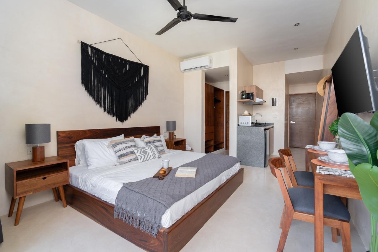 Furnished Studio for Rent – Av. Coba ($11,500 MXN)