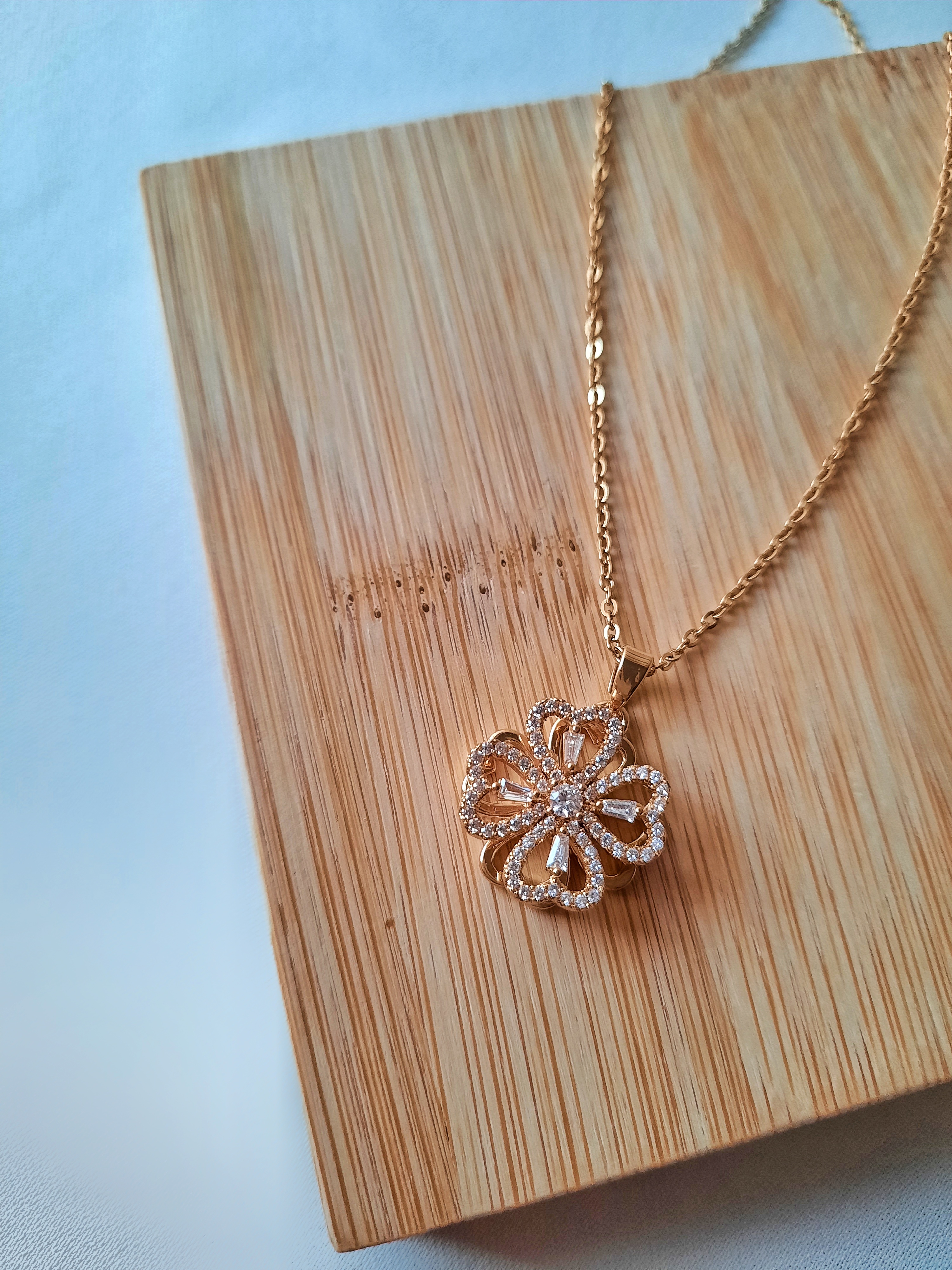 Collier Rosa