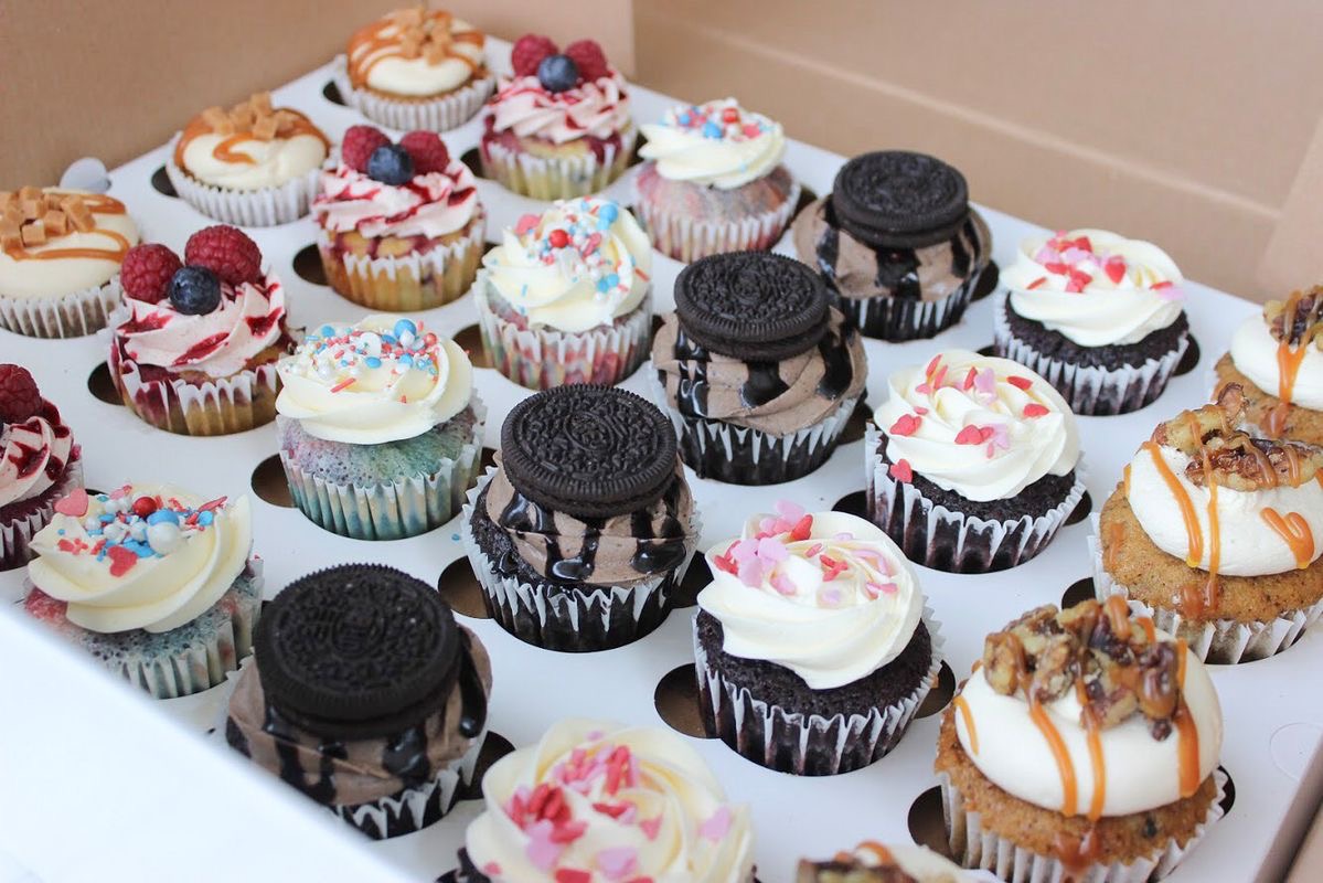 Assorted Gourmet Cupcakes 24Pcs boxe