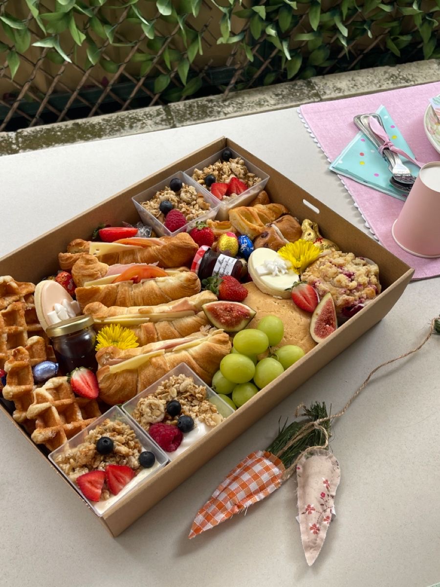 Deluxe Breakfast Box