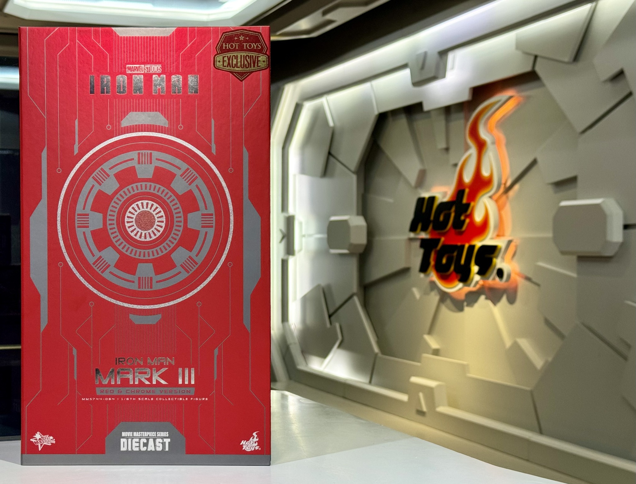 Hot Toys MMS744D64 IRON MAN 1/6 MARK III (RED & CHROME VERSION)