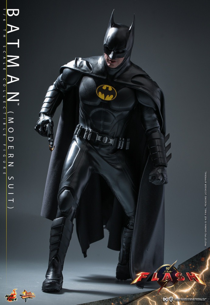 HOT TOYS MMS712 - The Flash - 1/6 Batman (Modern Suit) Collectible Figure