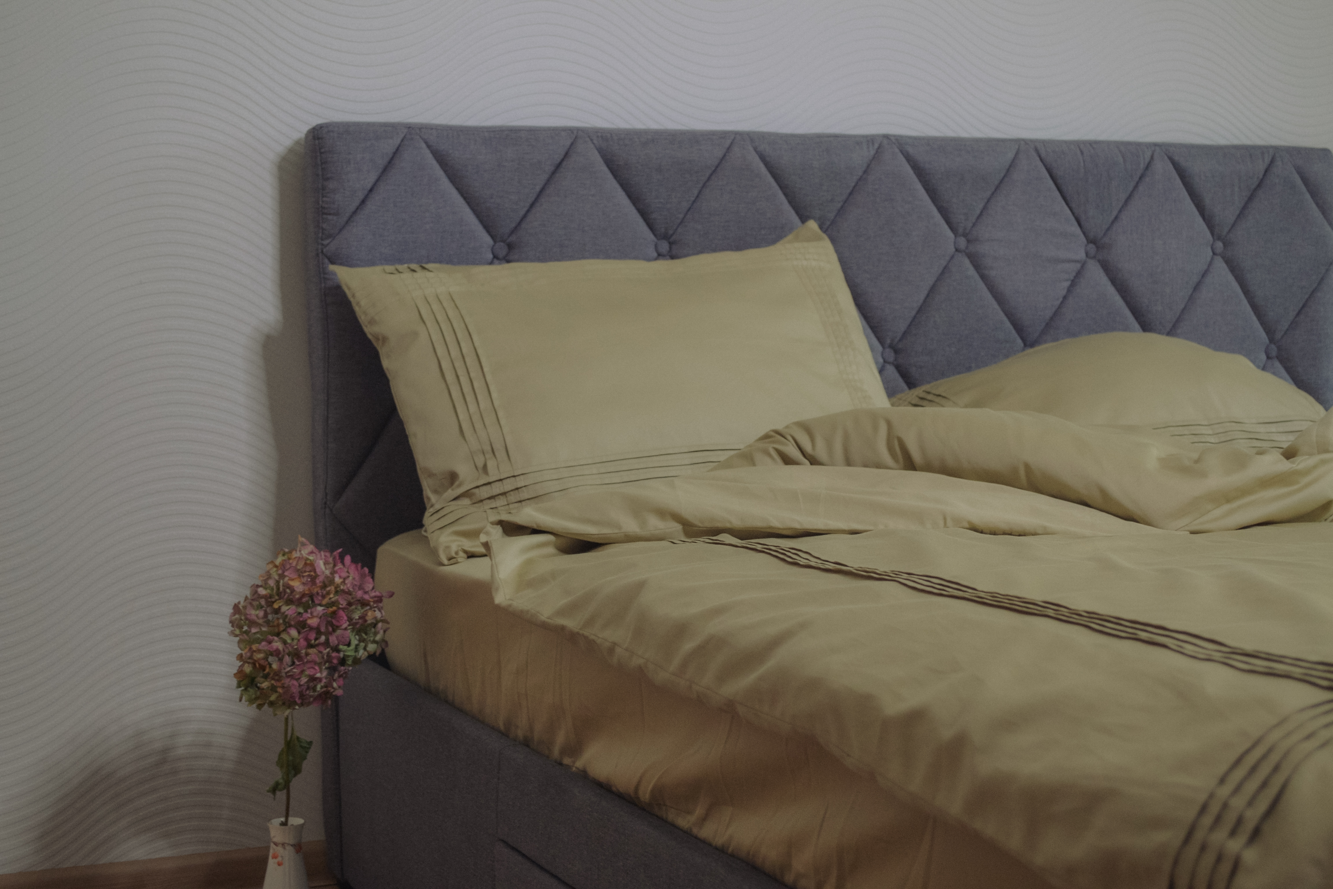 Komplektas 4 dalių (2 pagalvės, 1 antklodė, 1 paklodė) (Dvigulis) - Spalva: Alyvuogė