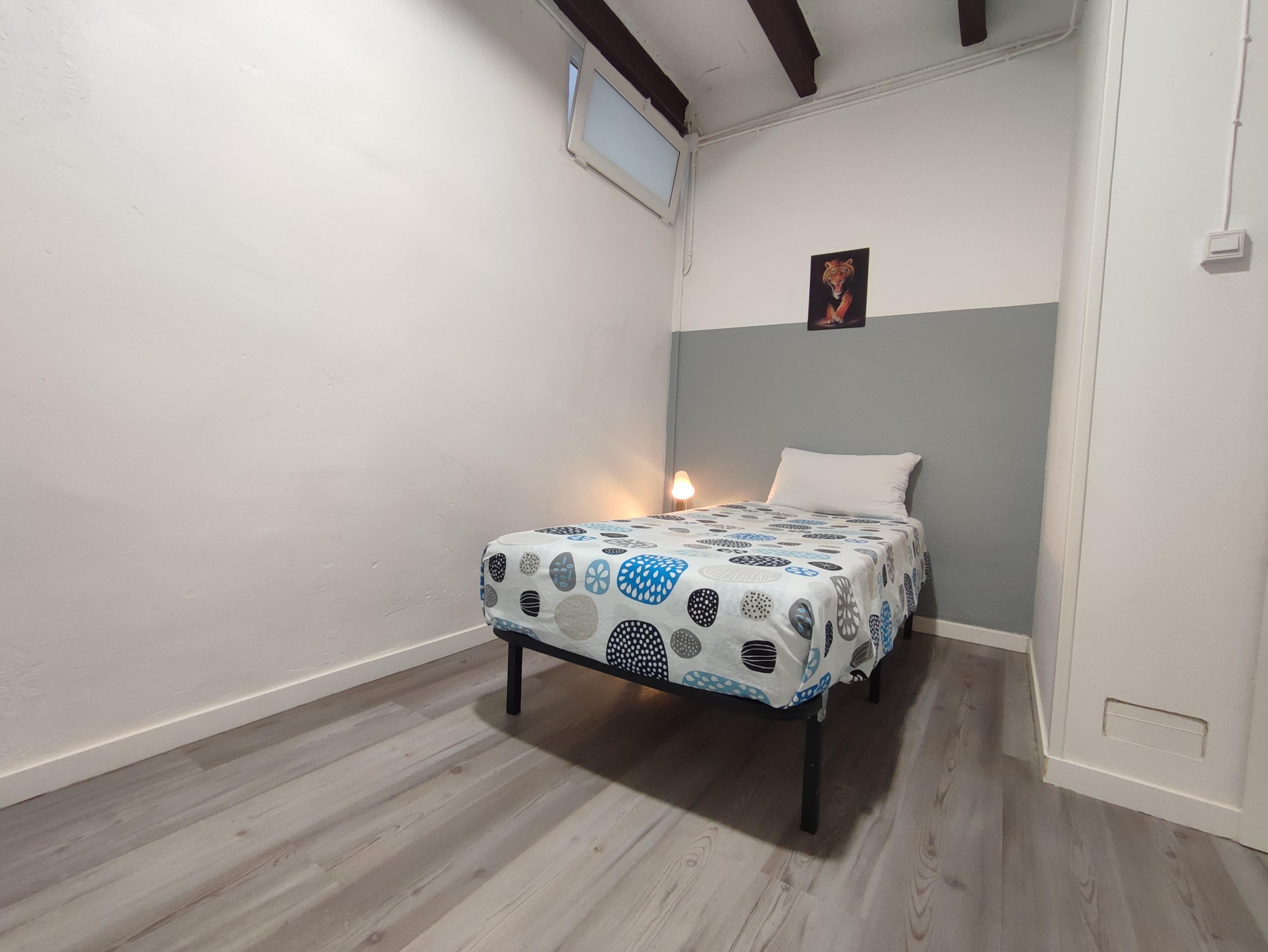 Habitación en Alquiler en Sabadell - Espacio Moderno y Funcional