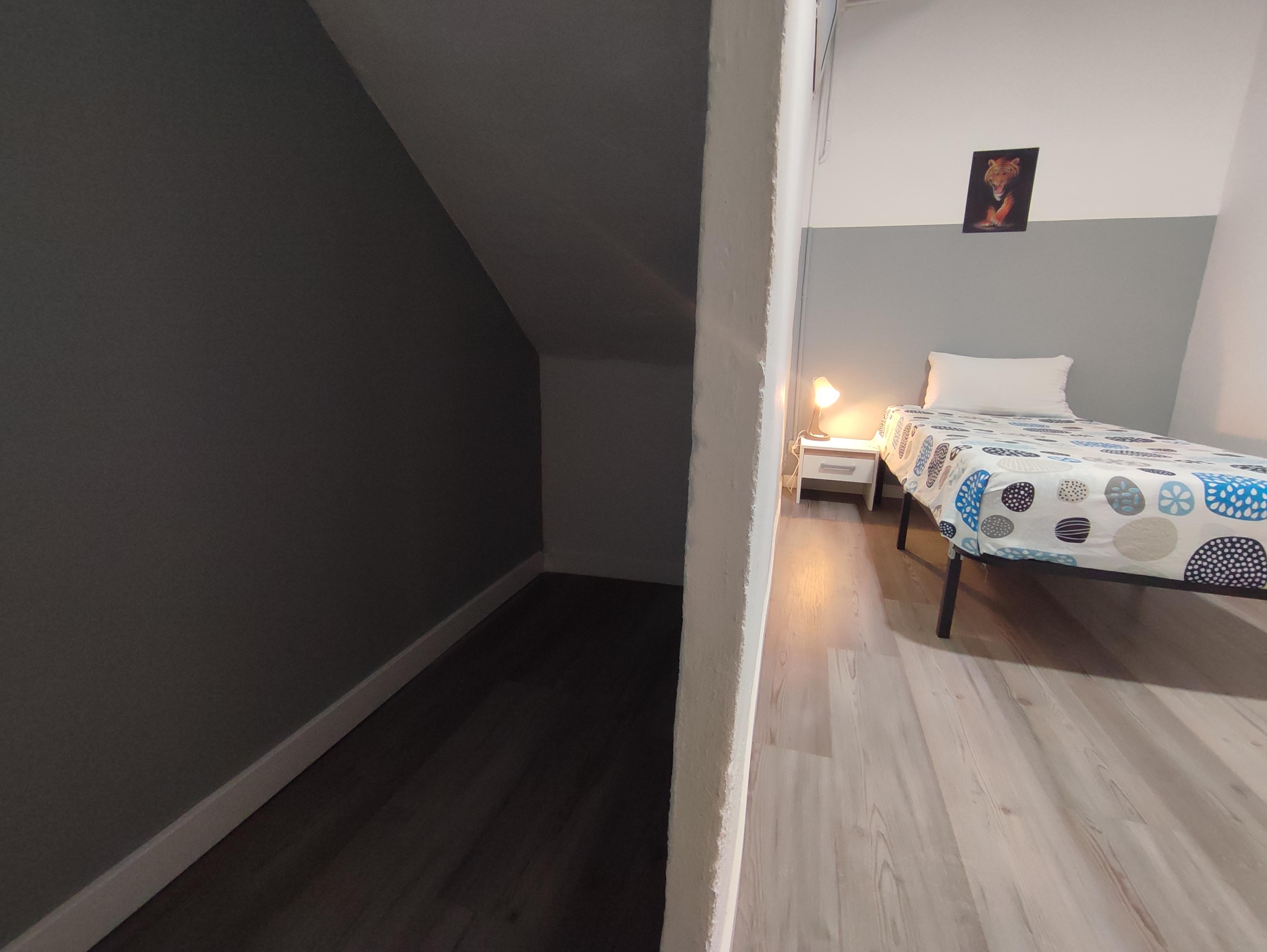 Habitación en Alquiler en Sabadell - Espacio Moderno y Funcional