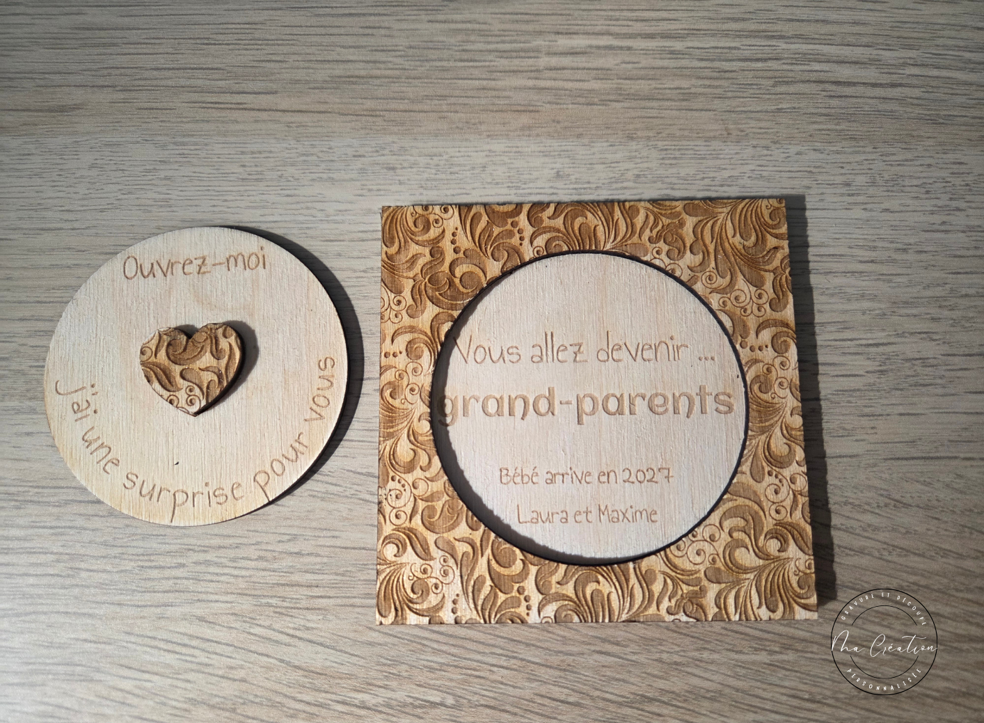 Carte surprise en bois gravé