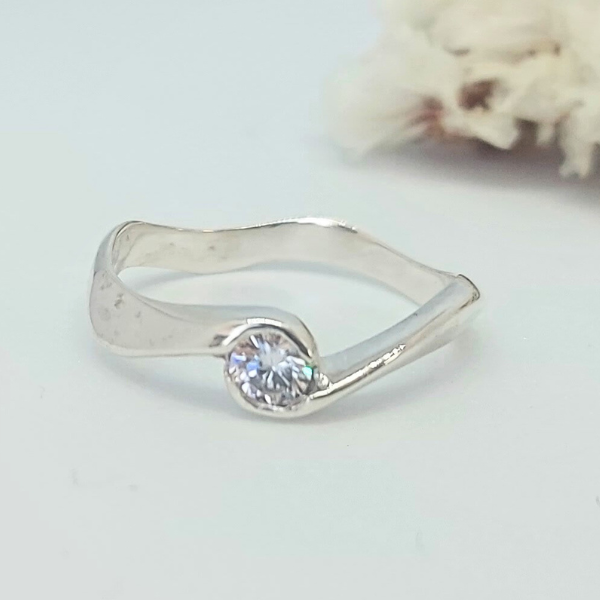 Anillo de compromiso piedra solitaria