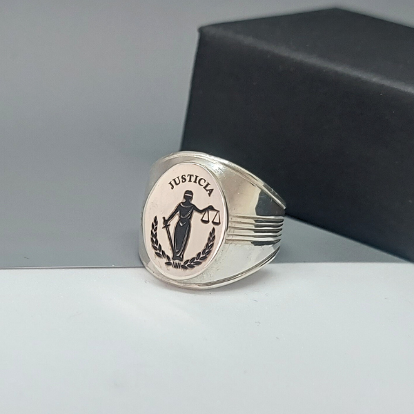 Anillo con grabado personalizado