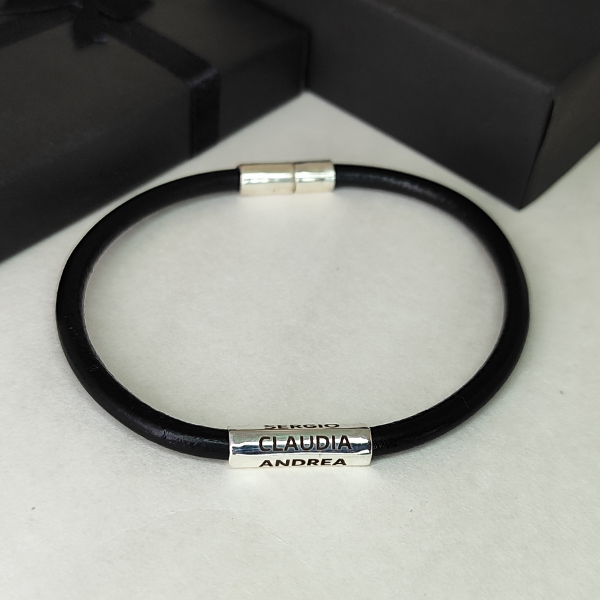 Pulsera de cuero personalizada con nombres