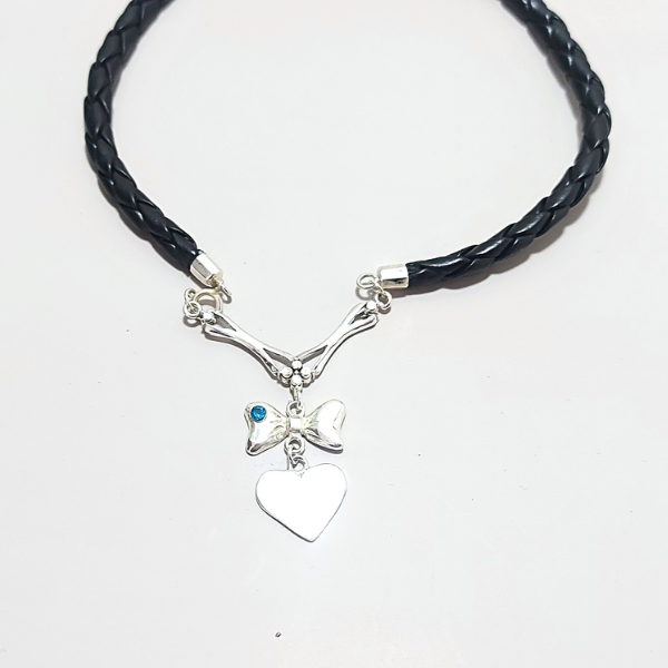 Collar de cuero con colgante para mascotas