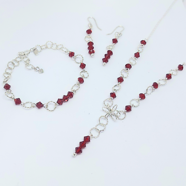 Set de joyería con cristales color granate