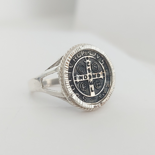 Anillo de San Benito