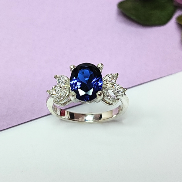 Anillo de plata 925 con circón color zafiro