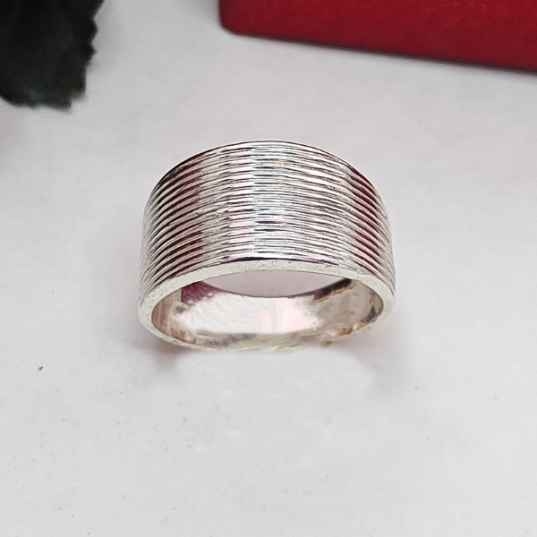 Anillo de plata 925  con diseño moderno