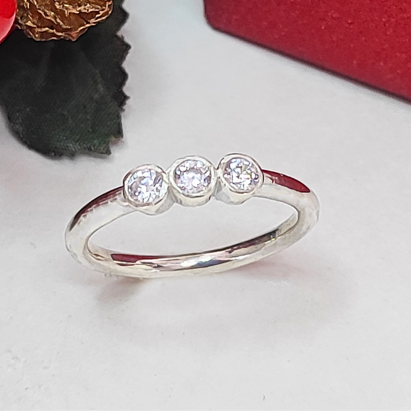 Anillo de plata 925 con tres piedras