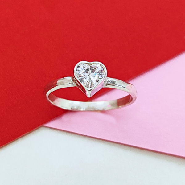 Anillo de plata 925 con piedra corazón