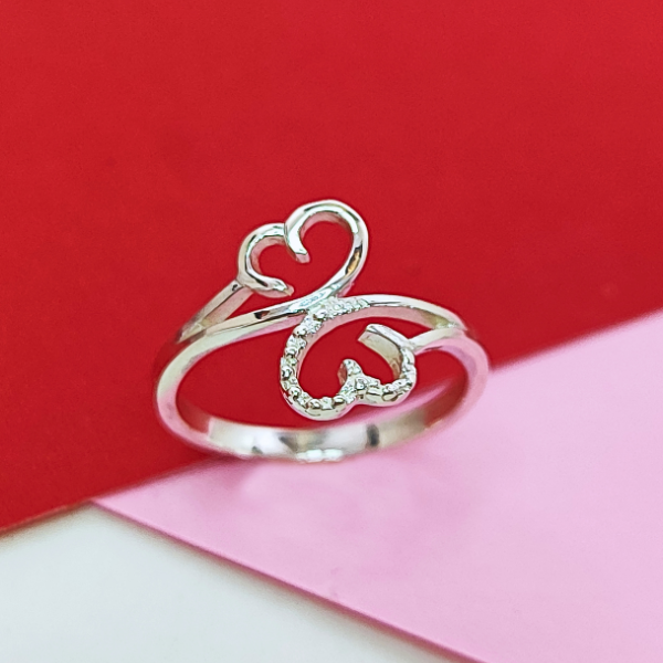 Anillo de plata 925 con diseño de corazones