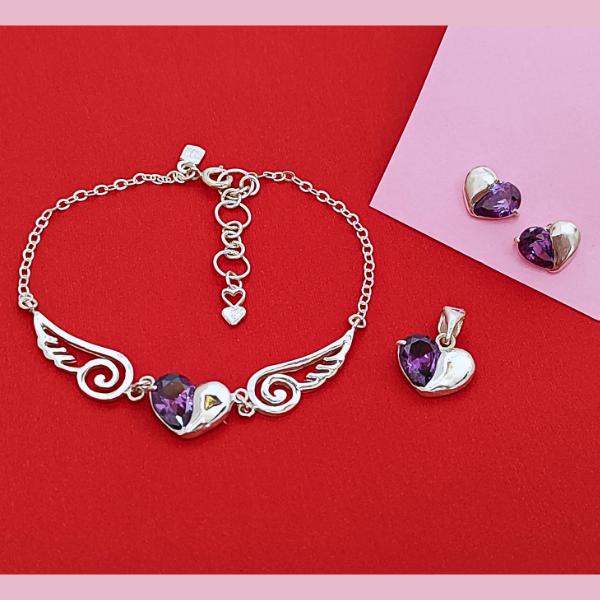Conjunto de joyería con corazones púrpuras