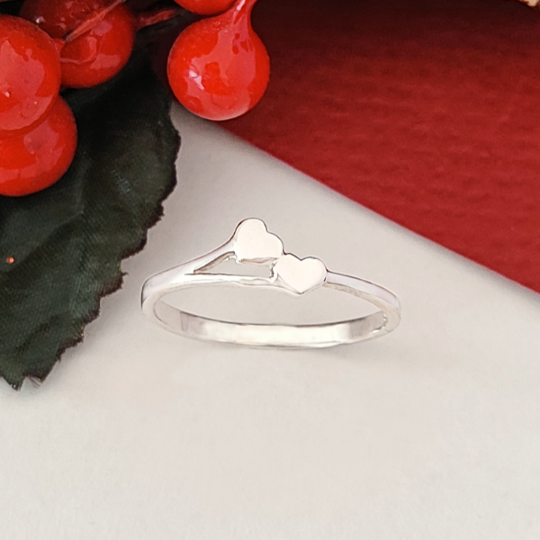 Anillo de Plata 925 con Dos Corazones Apoyados
