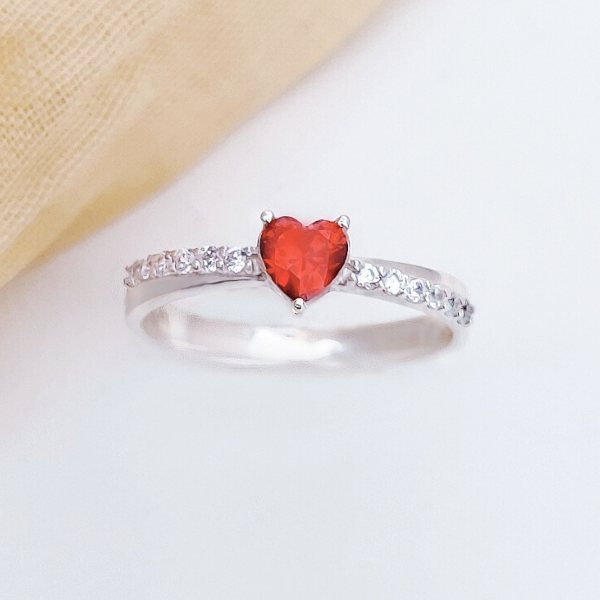 Anillo de plata 925 con corazón rojo