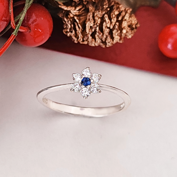 Anillo de plata 925 con circón azul zafiro en forma de flor