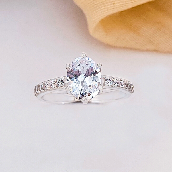 Anillo de compromiso de plata 925 con piedra central