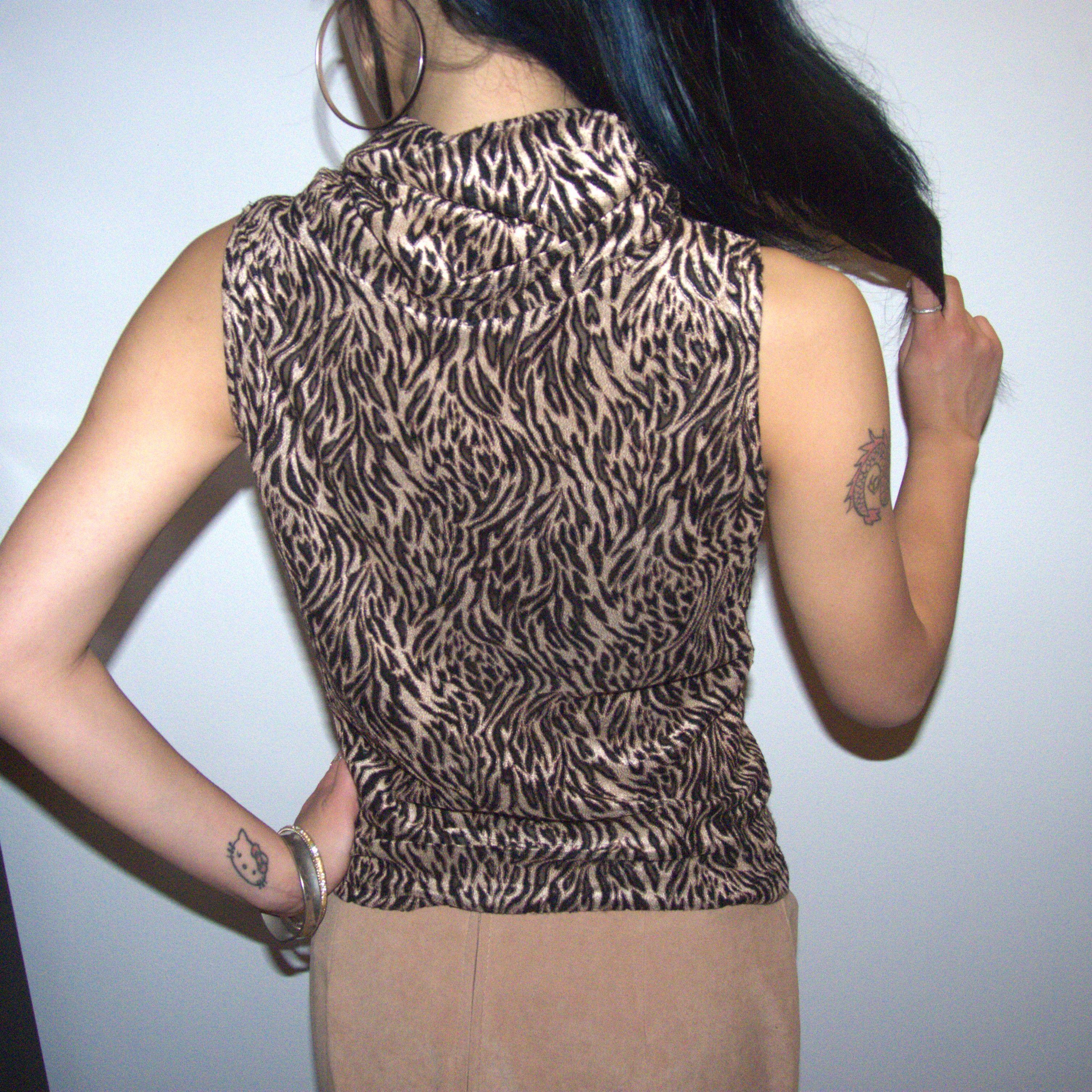 Versatile sleeveless turtleneck animal print top