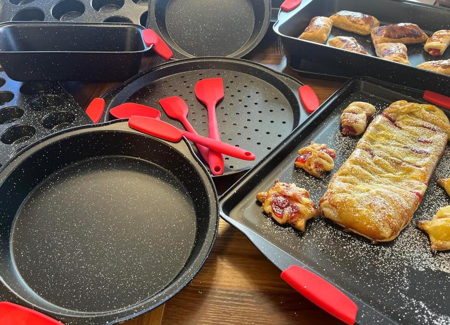 18-Piece Nonstick Carbon Steel Baking Pans Set, Black Stackable Bakeware Sets for Cooking, 500°F Oven Safe, Cookie Sheets, Loaf, Muffin, Pizza, Pie, Round/Square Pans with Silicone Grips