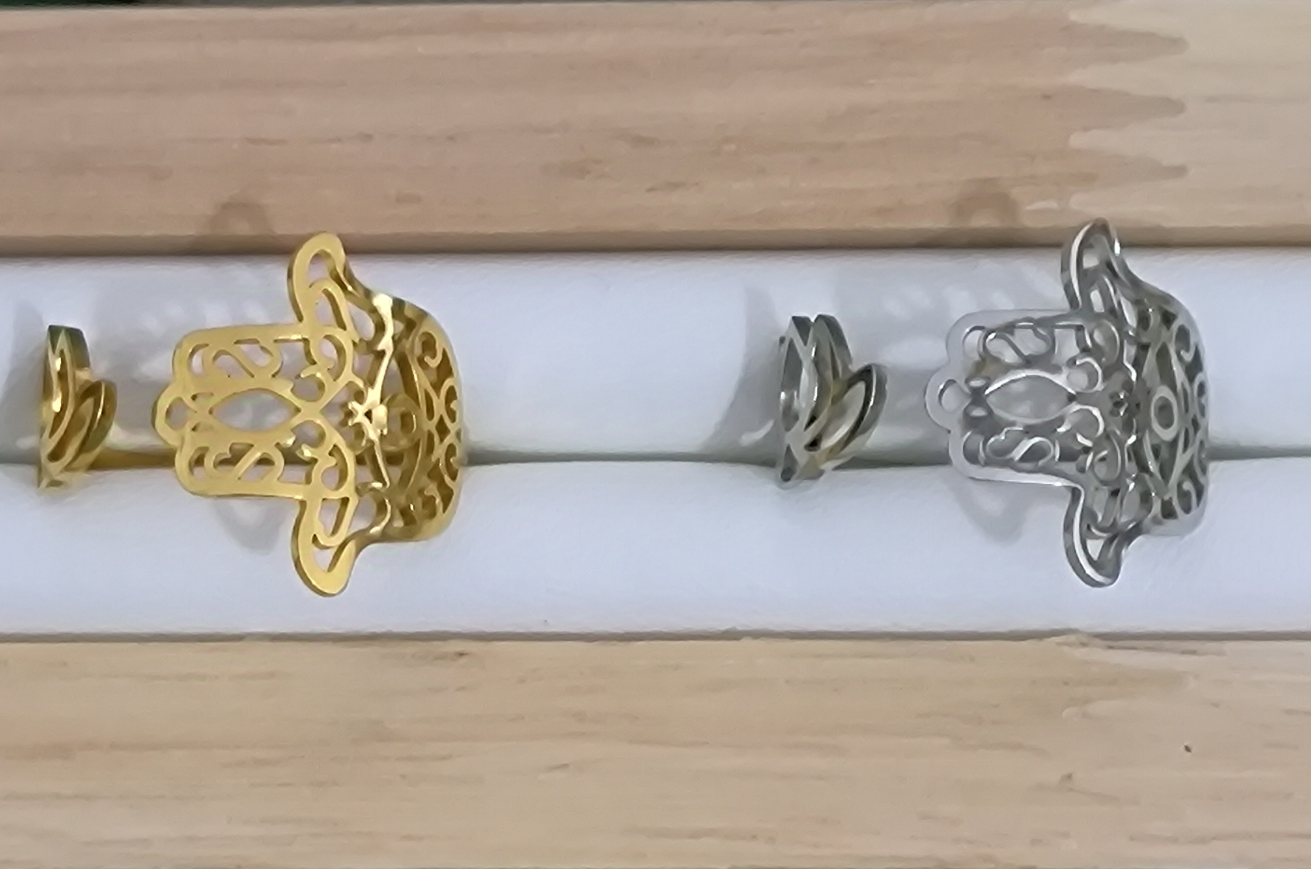 Anillo Mano de Fátima con Flor de Loto.