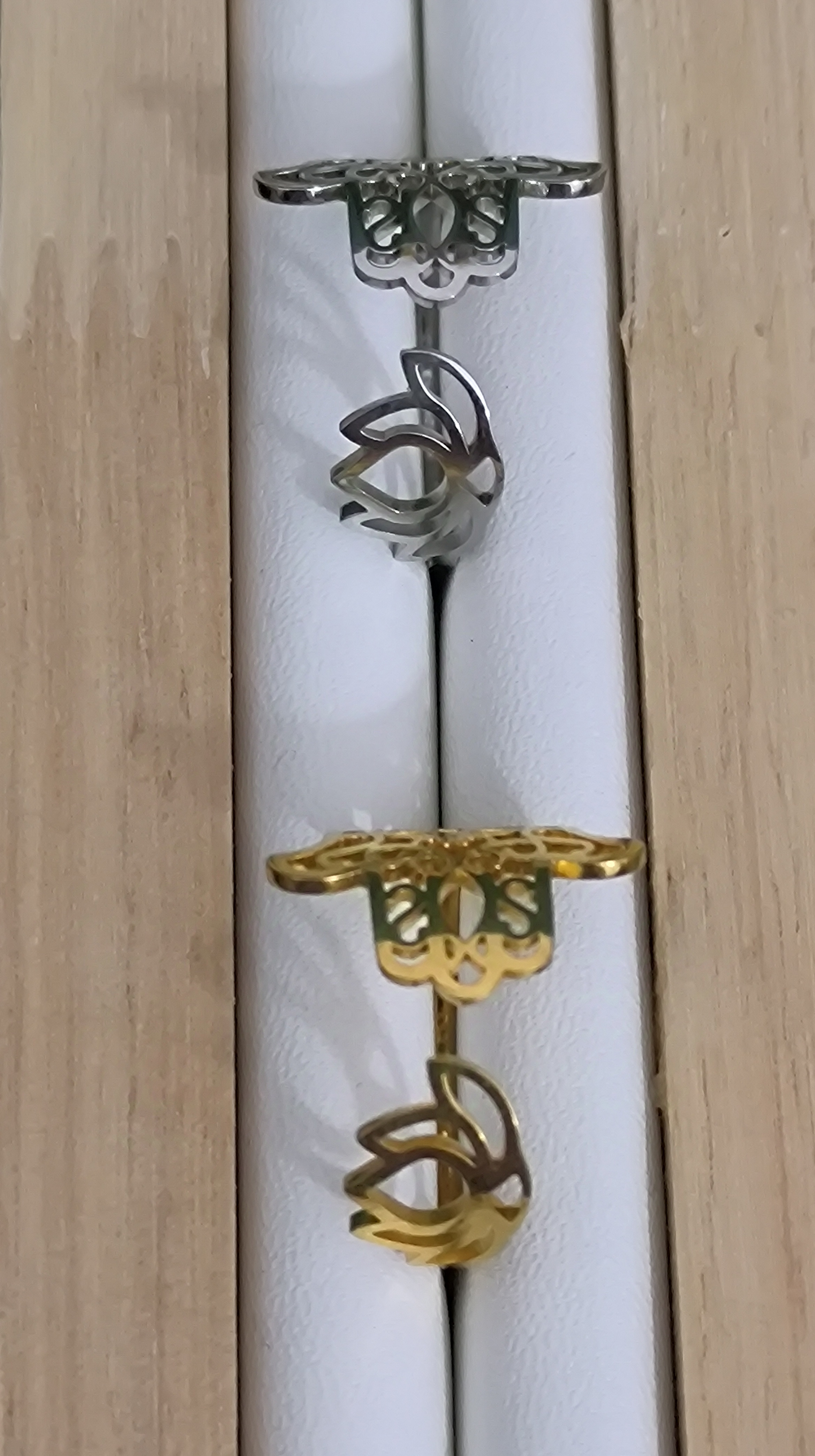 Anillo Mano de Fátima con Flor de Loto.