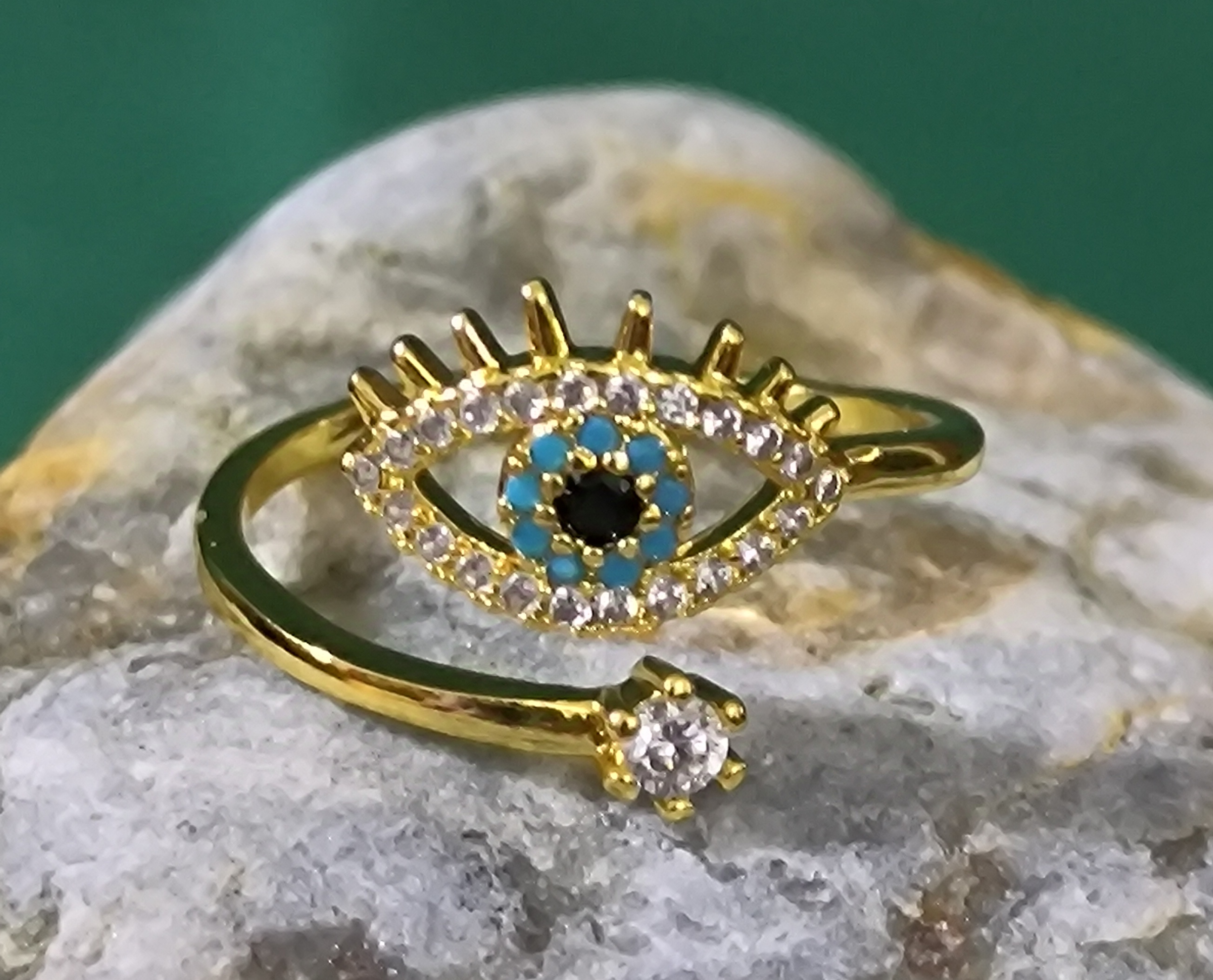 Anillo Ojo Turco con Circonitas.