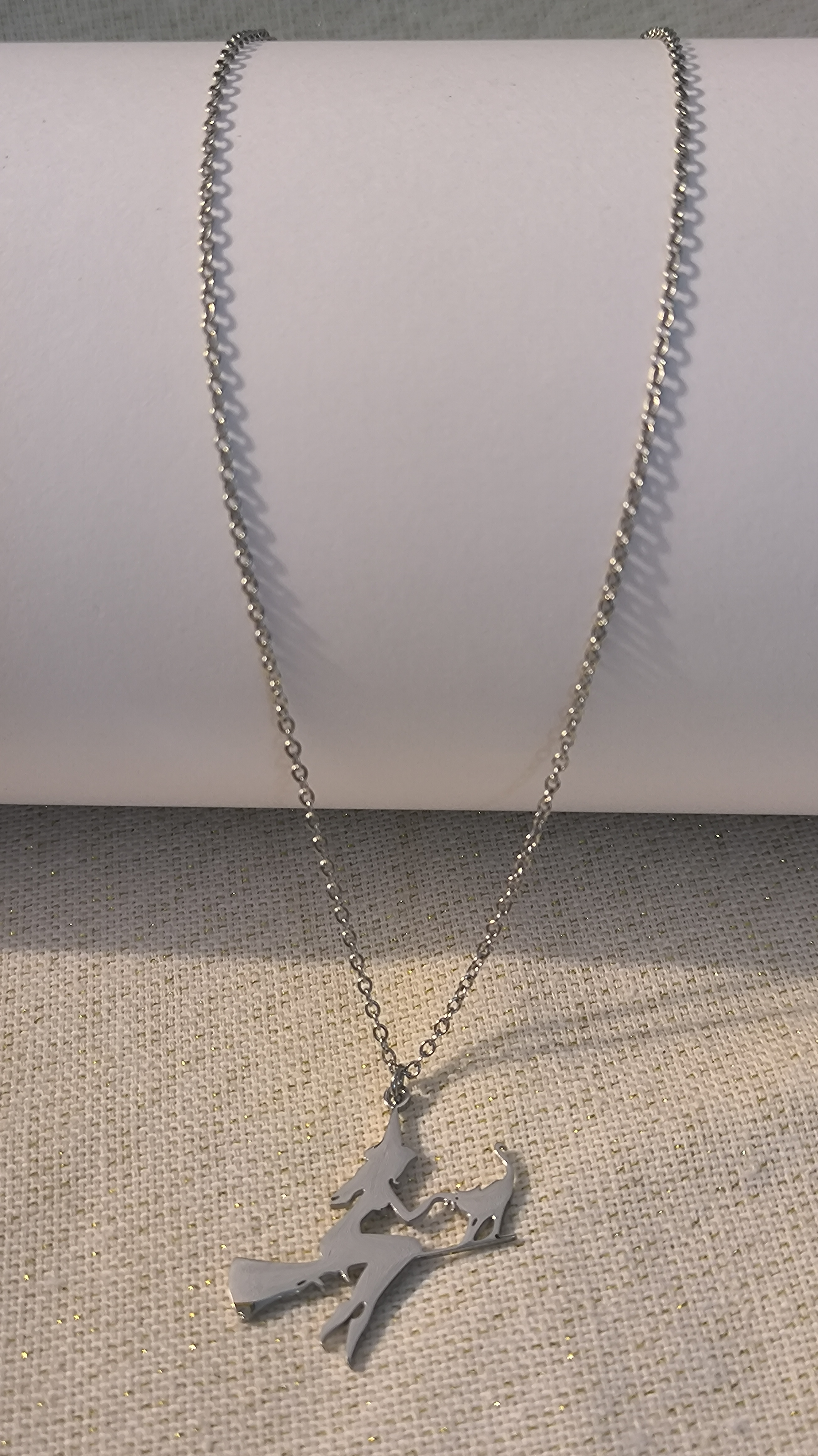 	Colgante Bruja con Escoba.																											