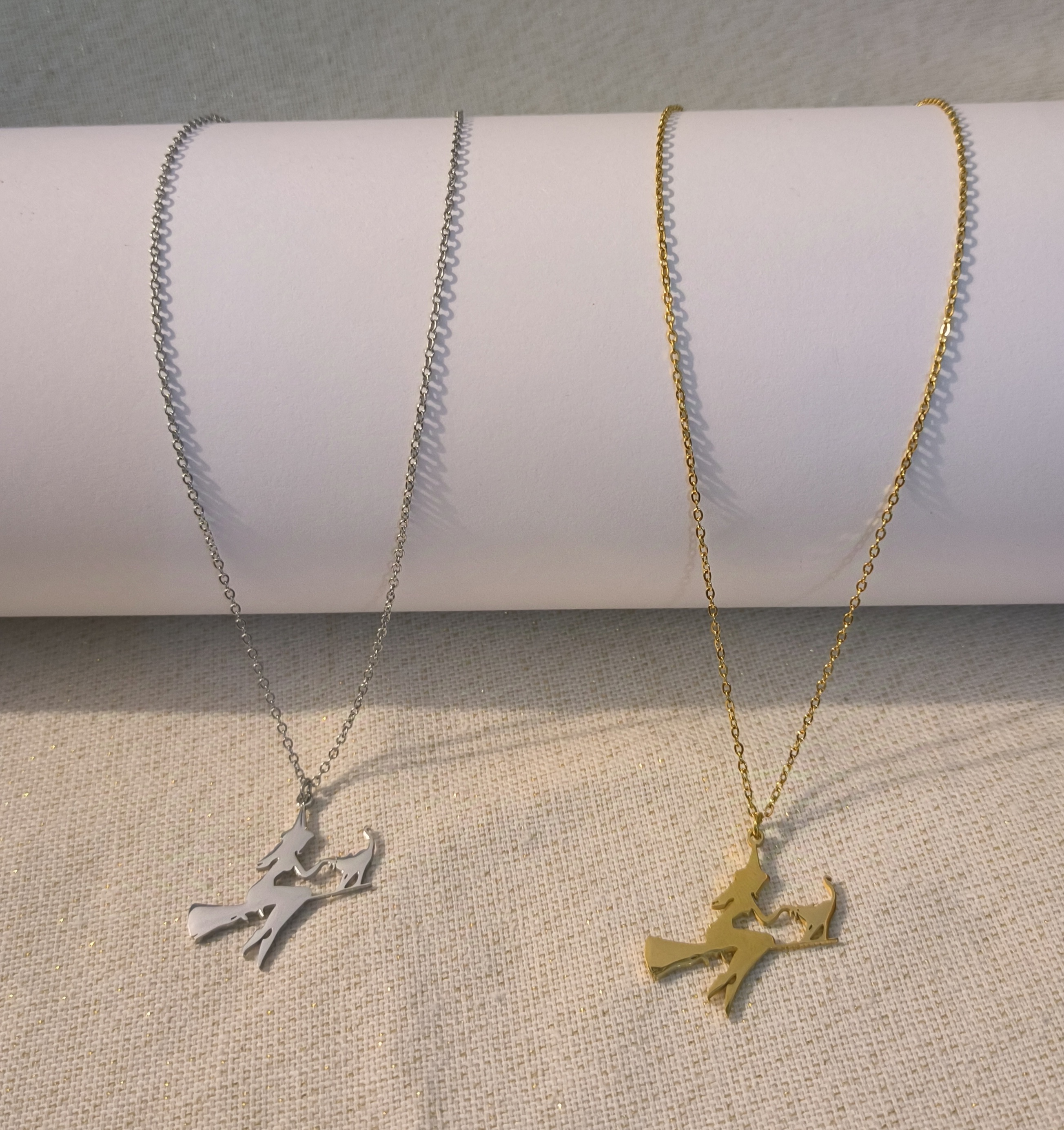 Colgante Bruja con Escoba.