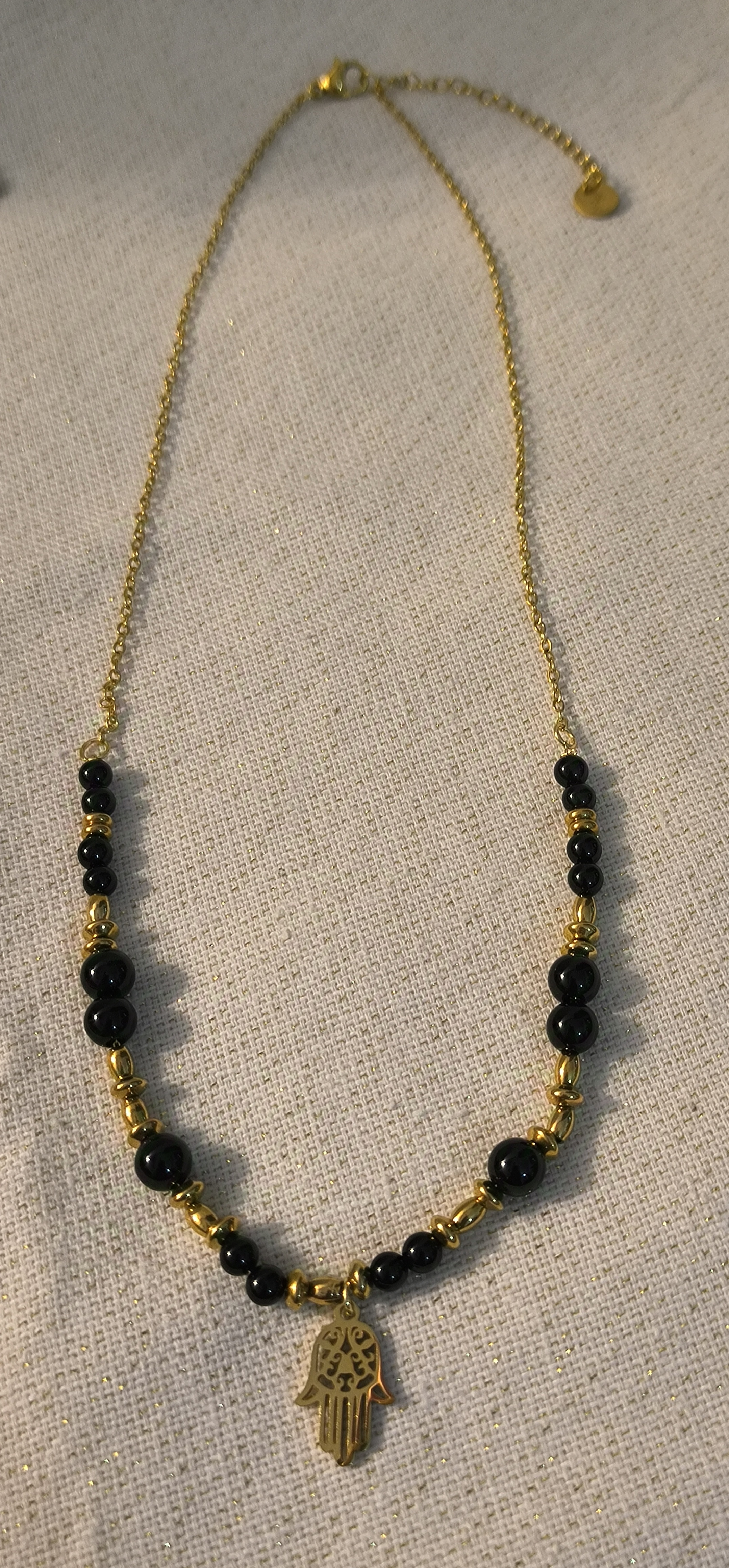 Colgante Mano de Fátima con Ónix.