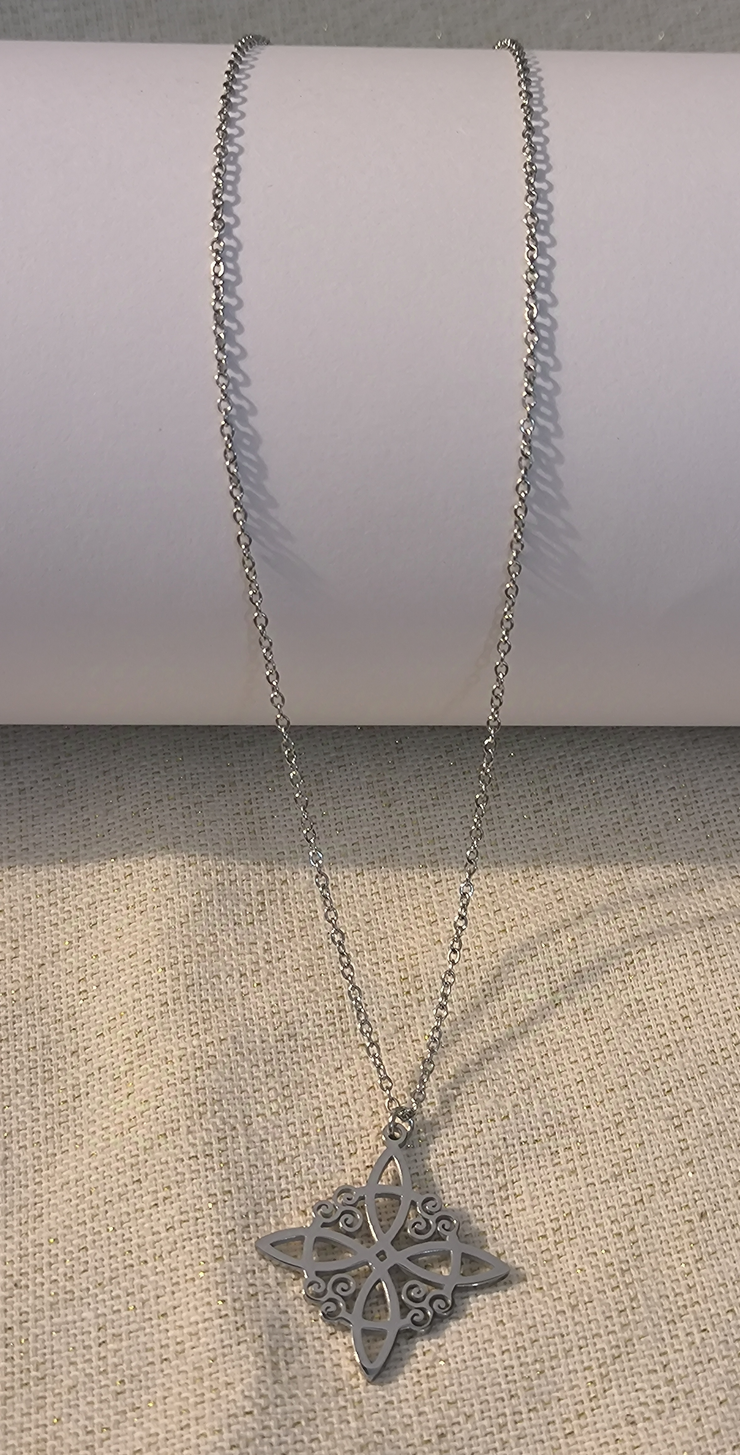 Colgante Nudo de Bruja. 