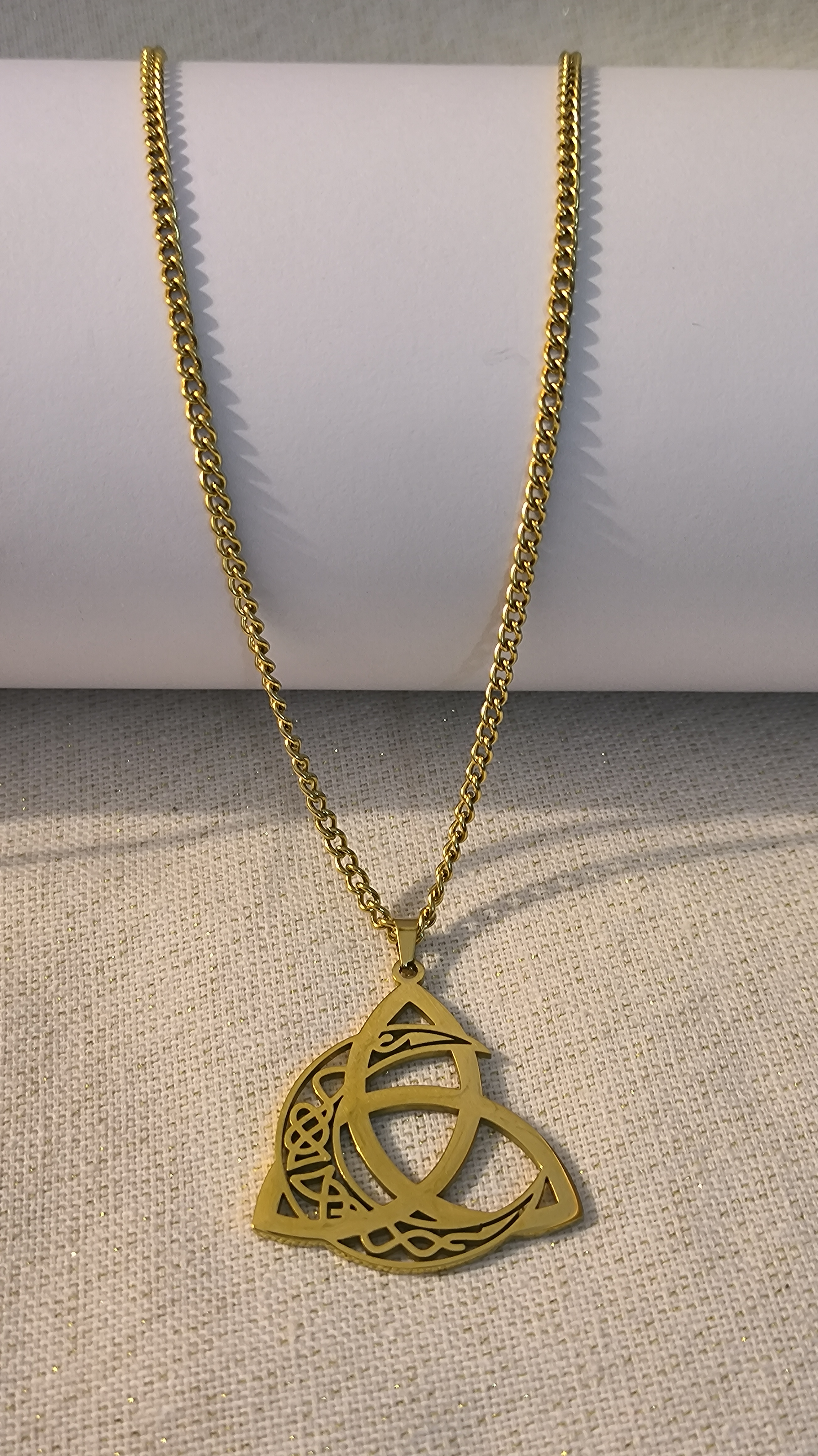 Colgante Triqueta Celta con Luna. 