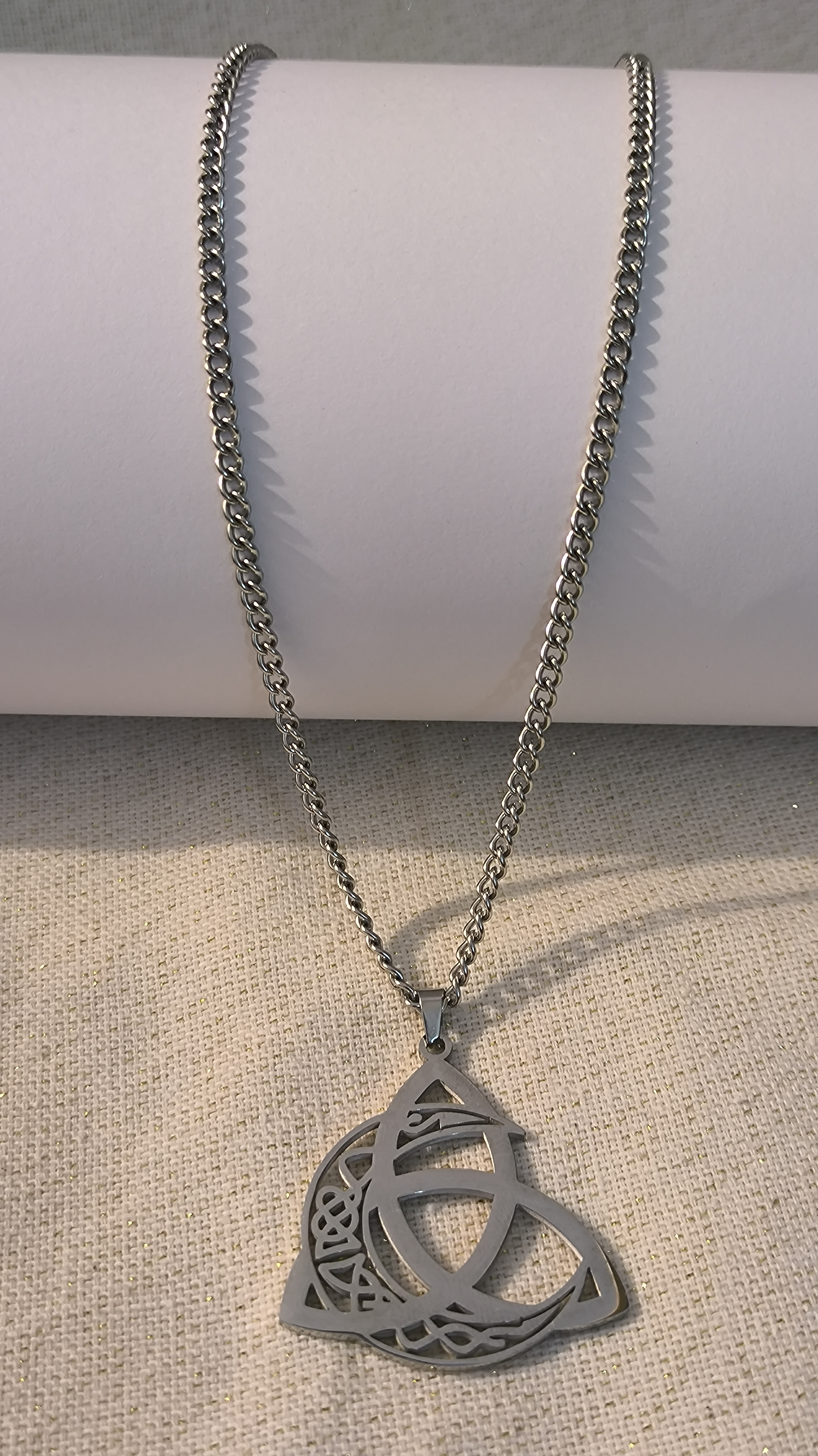 Colgante Triqueta Celta con Luna. 