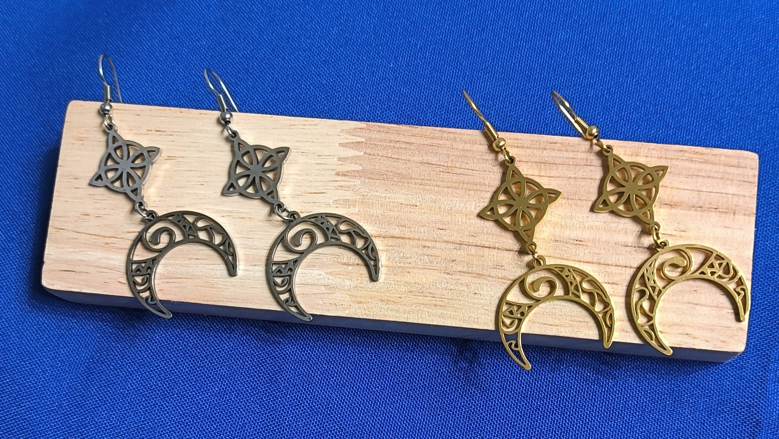 Pendientes largos Nudo Bruja y Luna invertida.