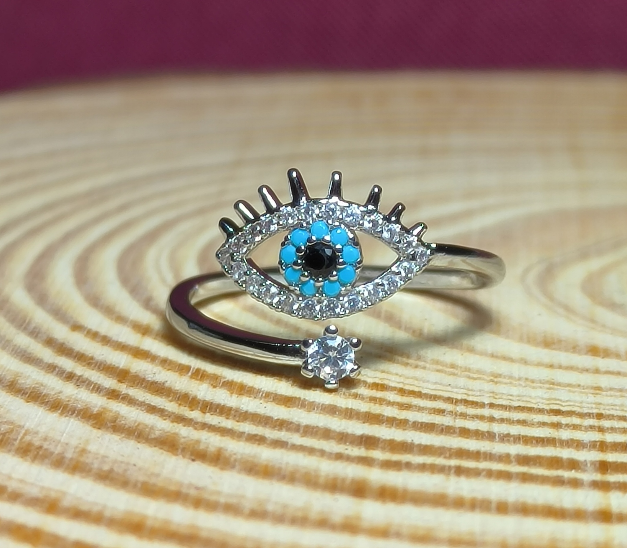 Anillo Ojo Turco con Circonitas.