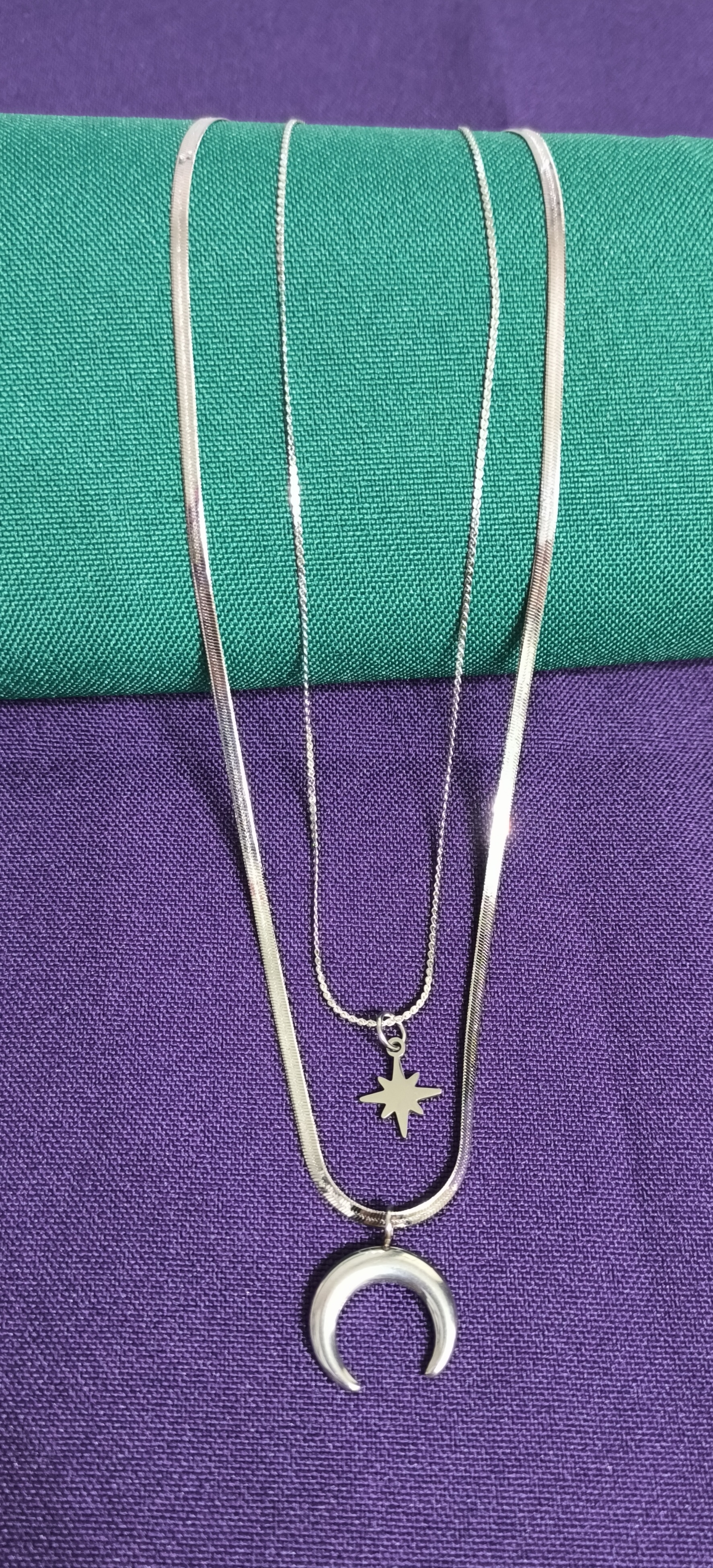 Colgante Cadena Doble con Luna Invertida y Estrella Polar.