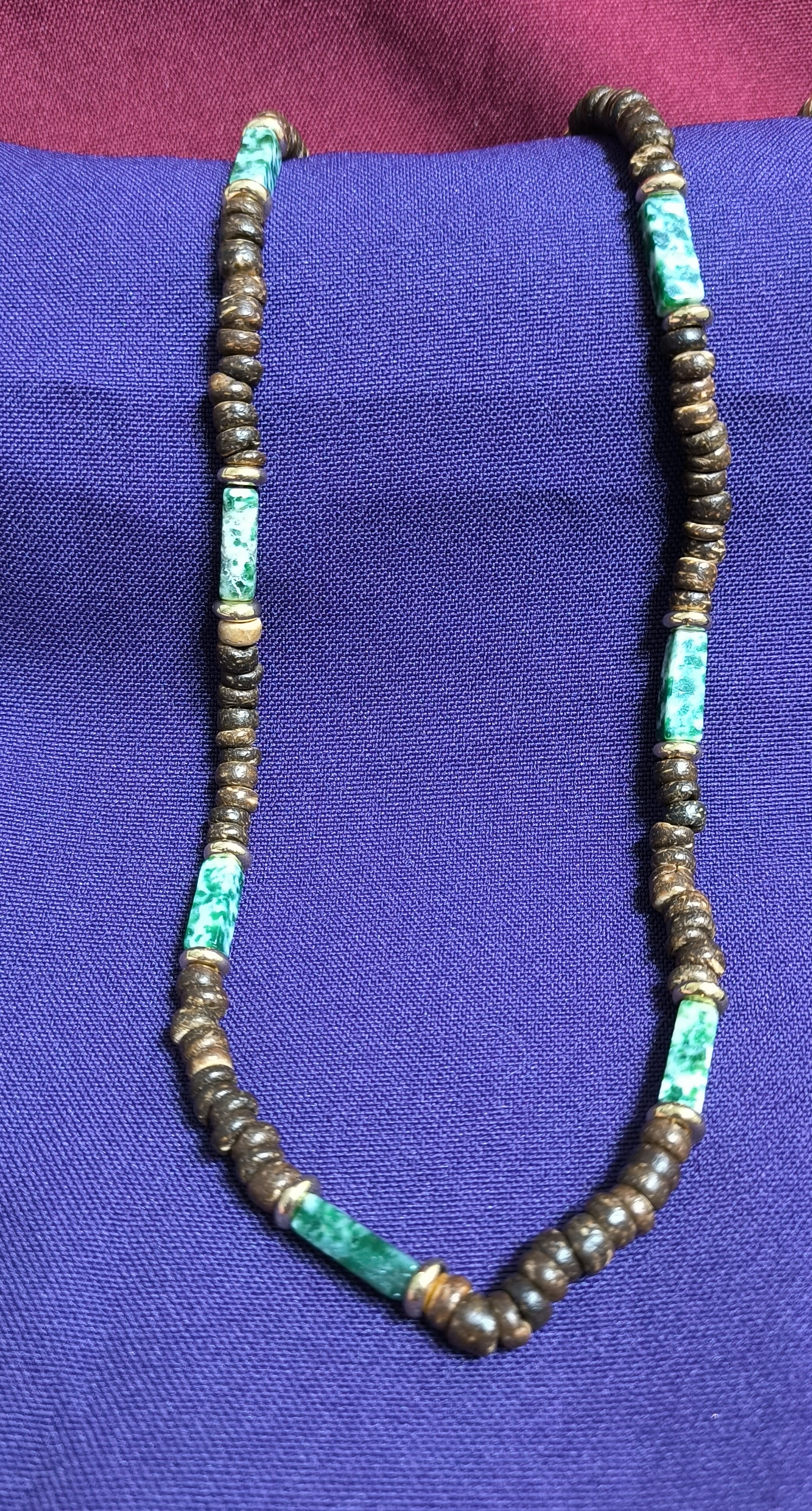Collar Hombre de cáscara de coco Turquesa y Variscita. 
