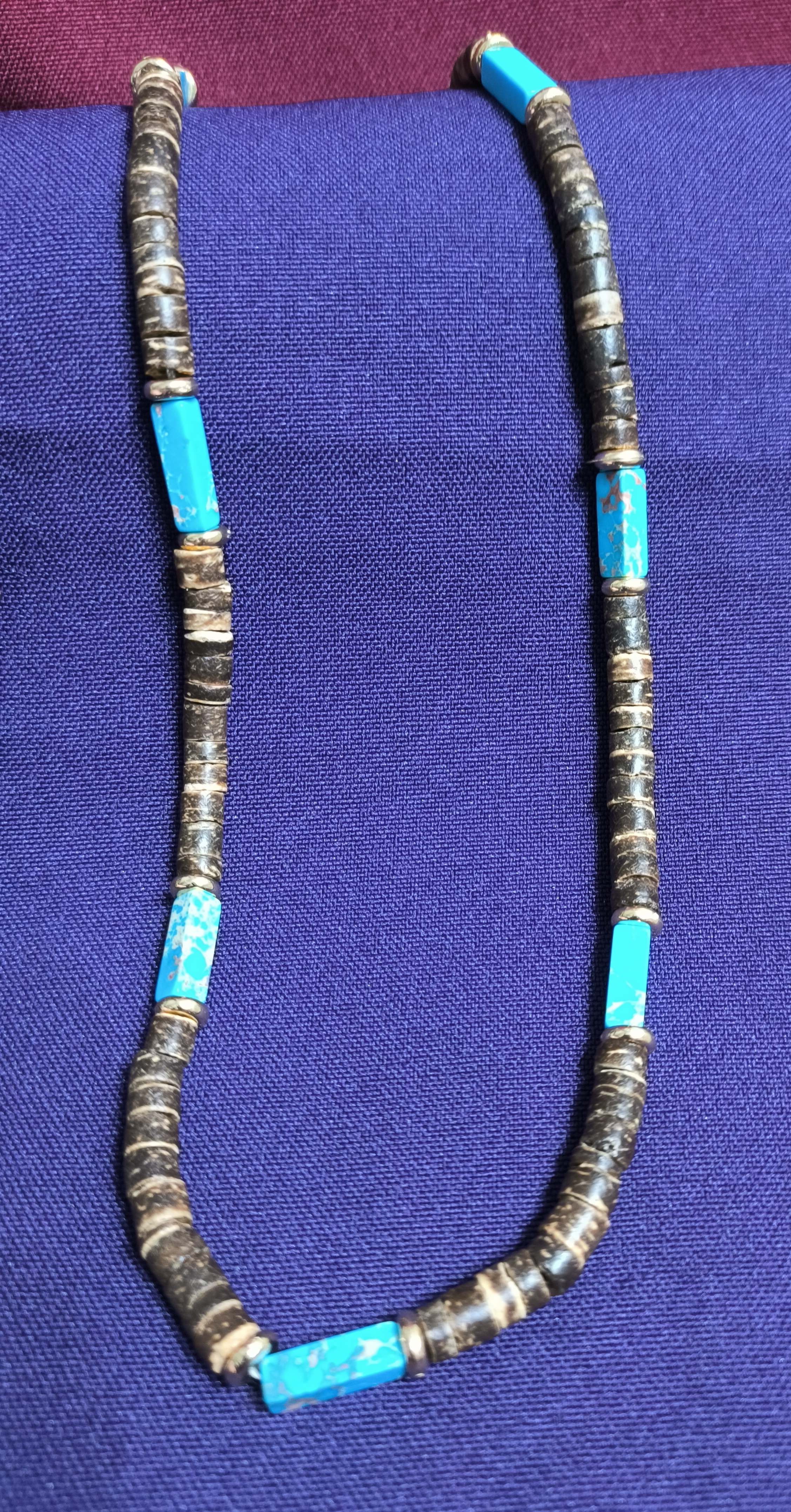 Collar Hombre de cáscara de coco Turquesa y Variscita. 