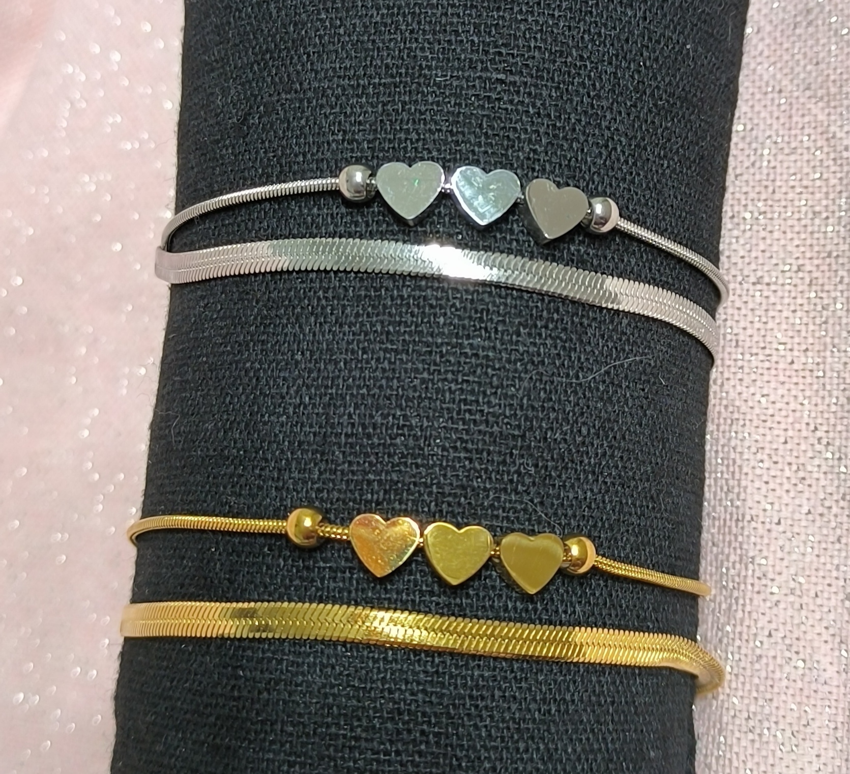 Pulsera Doble con Corazones.