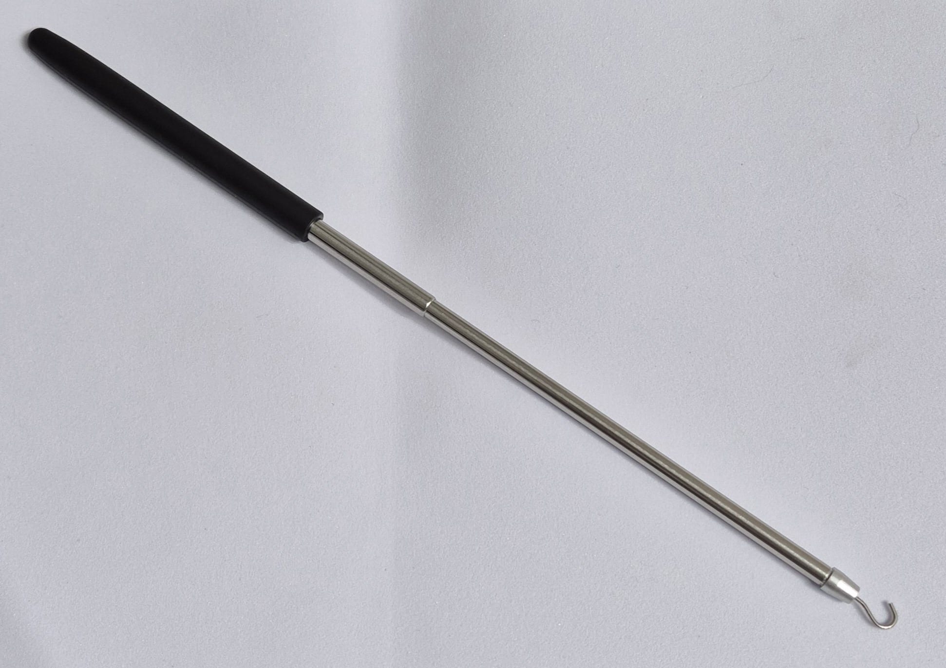 Gancho ayuda colocación pulseras y collares.