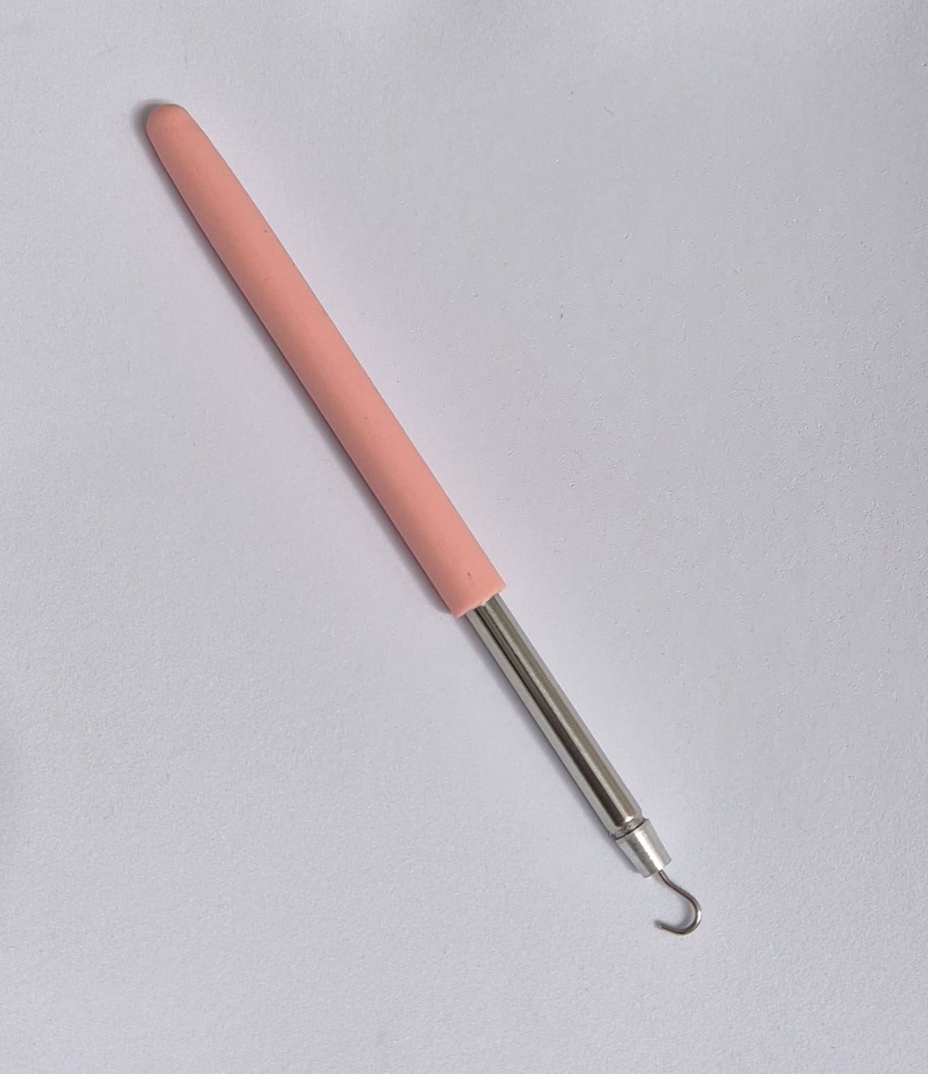 Gancho ayuda colocación pulseras y collares.